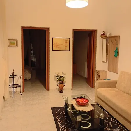 Anna's Little House Апартаменты *