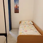 Anna's Little House *