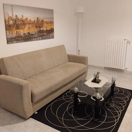 Anna's Little House *