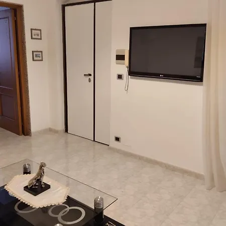 Anna's Little House בארי