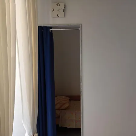 Anna's Little House *