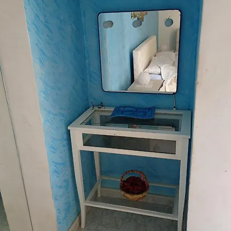 Anna's Little House * בארי