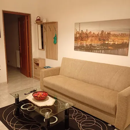 Anna's Little House Апартаменти Барі